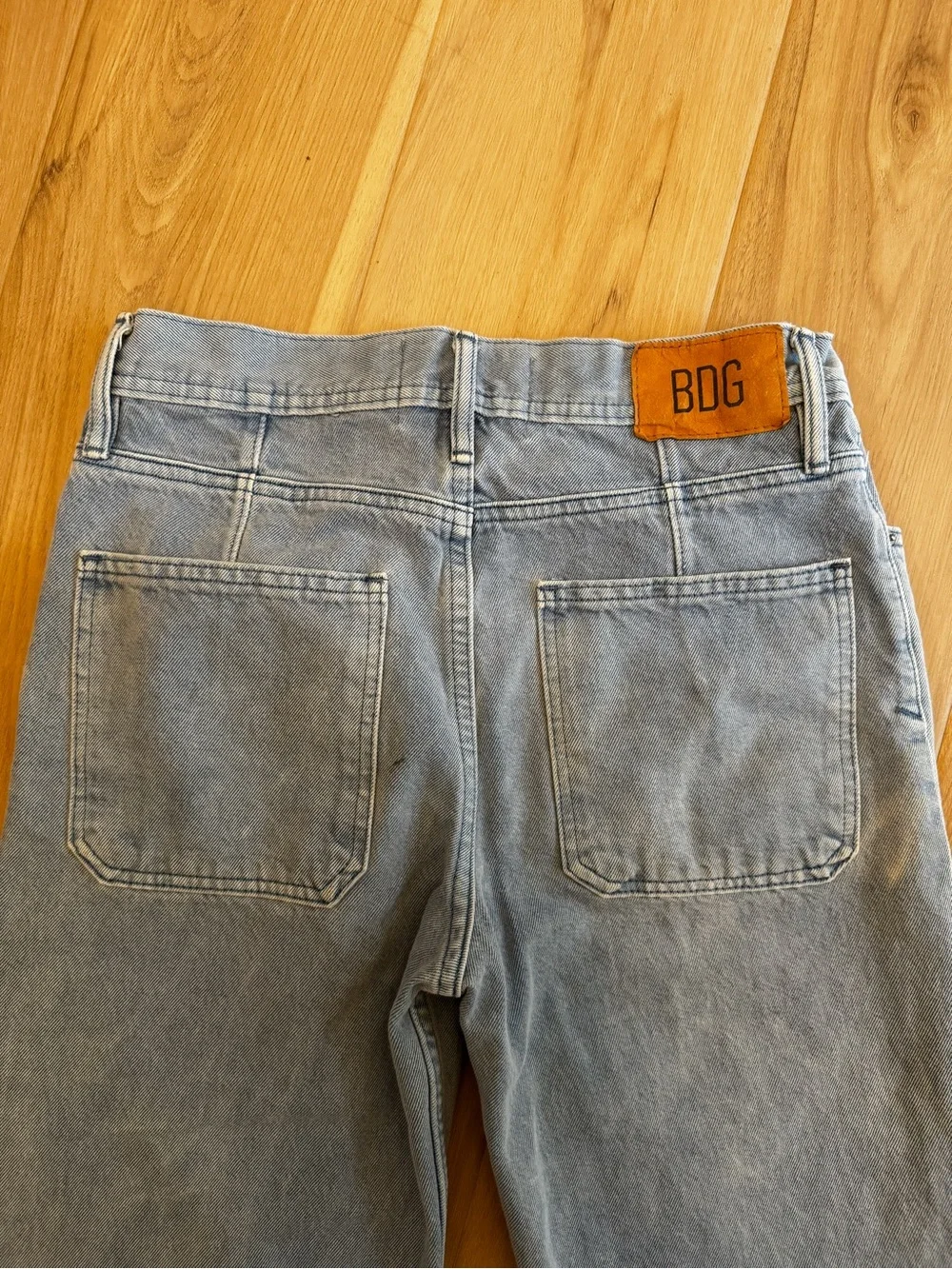 Light Wash Relaxed Tapered Jeans BDG Bow Fit 29/30 Urban Outfitters
